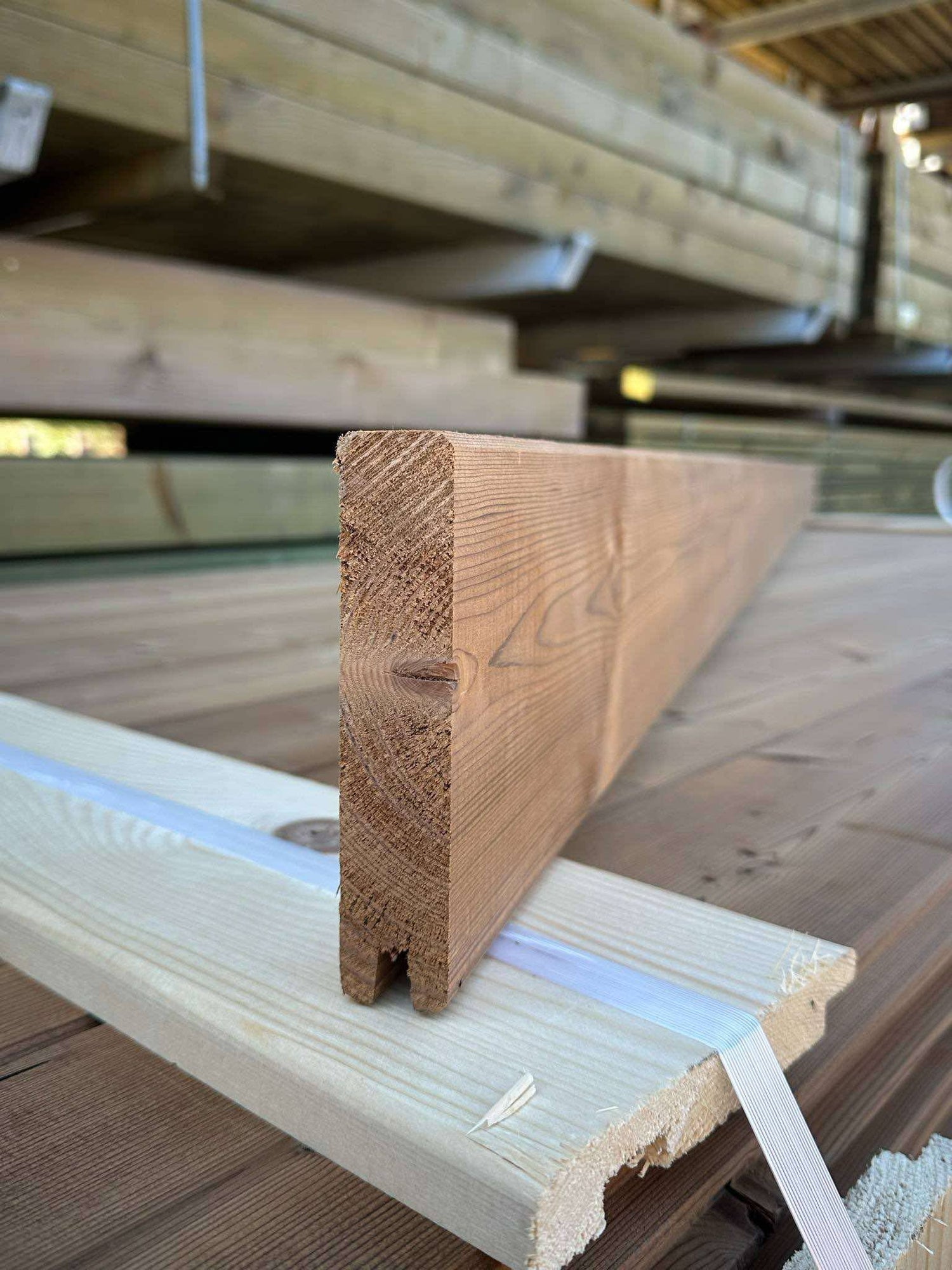  Planche de finition en bois résineux thermo-traité