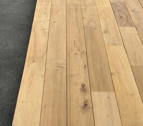 Planche de terrasse en robinier