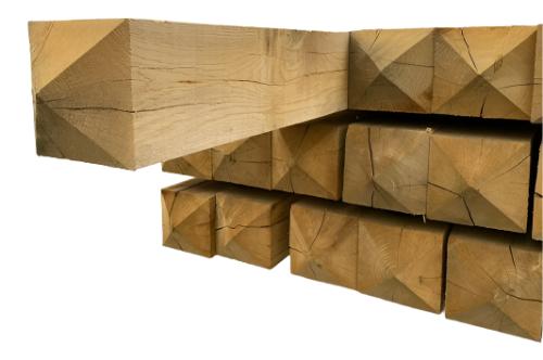 Detail van de luxe diamantkop afwerking op een geschaafde Franse eikenhouten paal