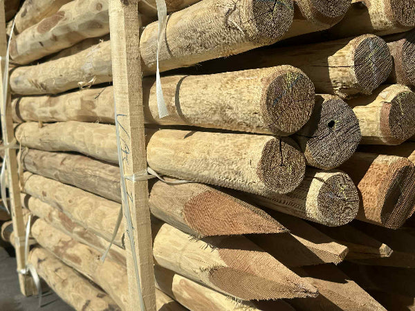 Poteaux ronds en robinier - dia. 8-10 cm