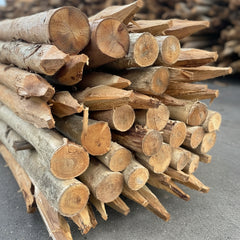 Voorraad Robinia houten palen 12-14 cm bij specialist Prindal-Hout
