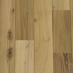 Robinia terrasplanken close-up natuurlijke houtstructuur, duurzaam onbehandeld hardhout met fijne nerf voor buitenterras en tuinaanleg.