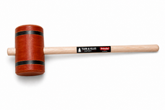 Robuuste houten moker met Prindal label gebruikt voor het plaatsen van houten palen en afsluitingen
